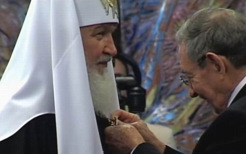 Raul Castro bestows Jose Marti Order on Kirill