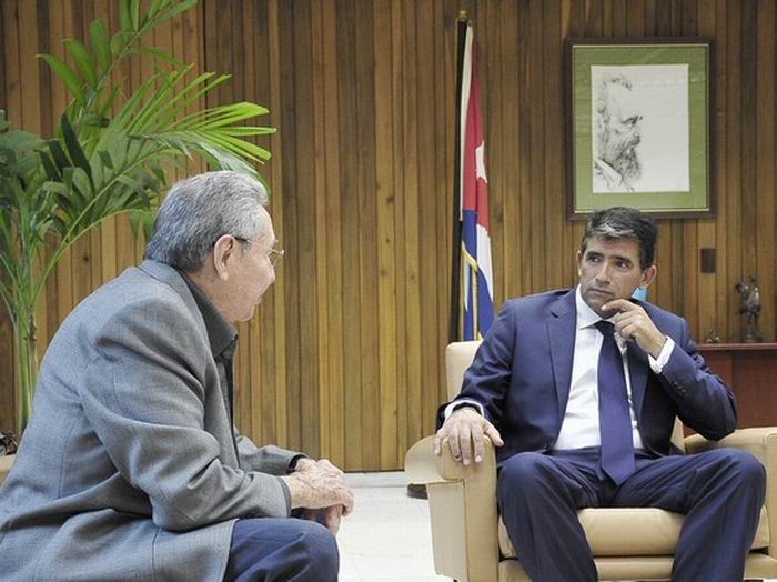 Raul Receives Vice-president of Uruguay