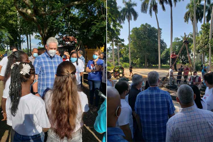 President of Cuba visits neighborhood in Havana