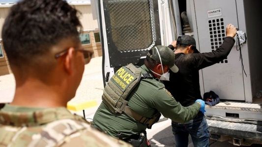 Record high migrant detentions at US-Mexico border