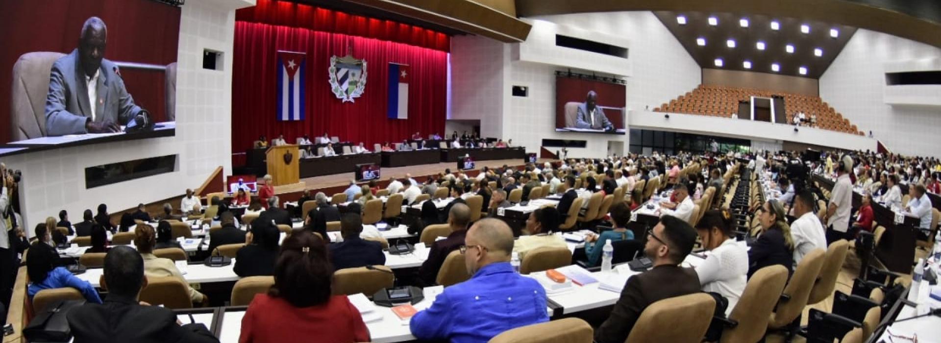 Cuban lawmakers assess a social communication bill