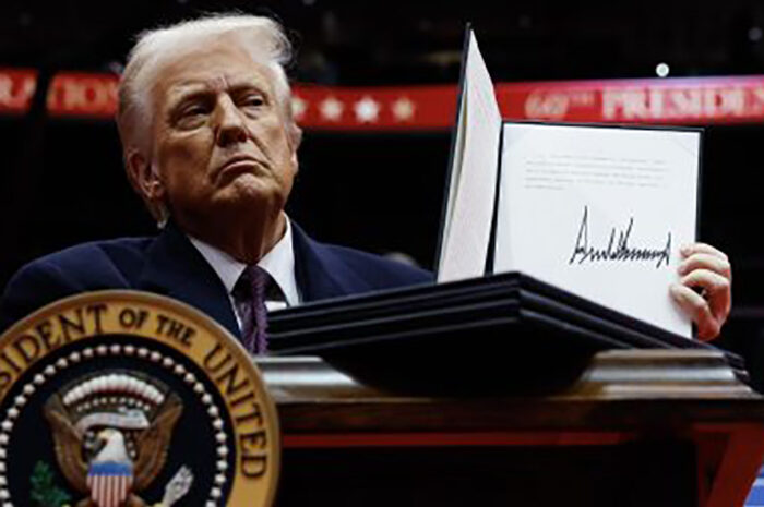 Donald Trump revokes the removal of Cuba from the list of state sponsors of terrorism